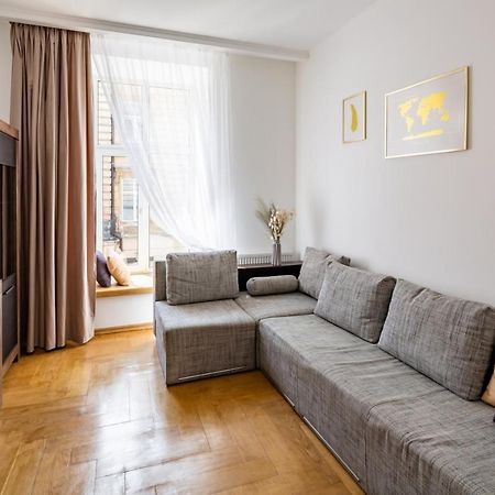 Three Bedroom Apartment On Rynok Square Lviv Exteriör bild