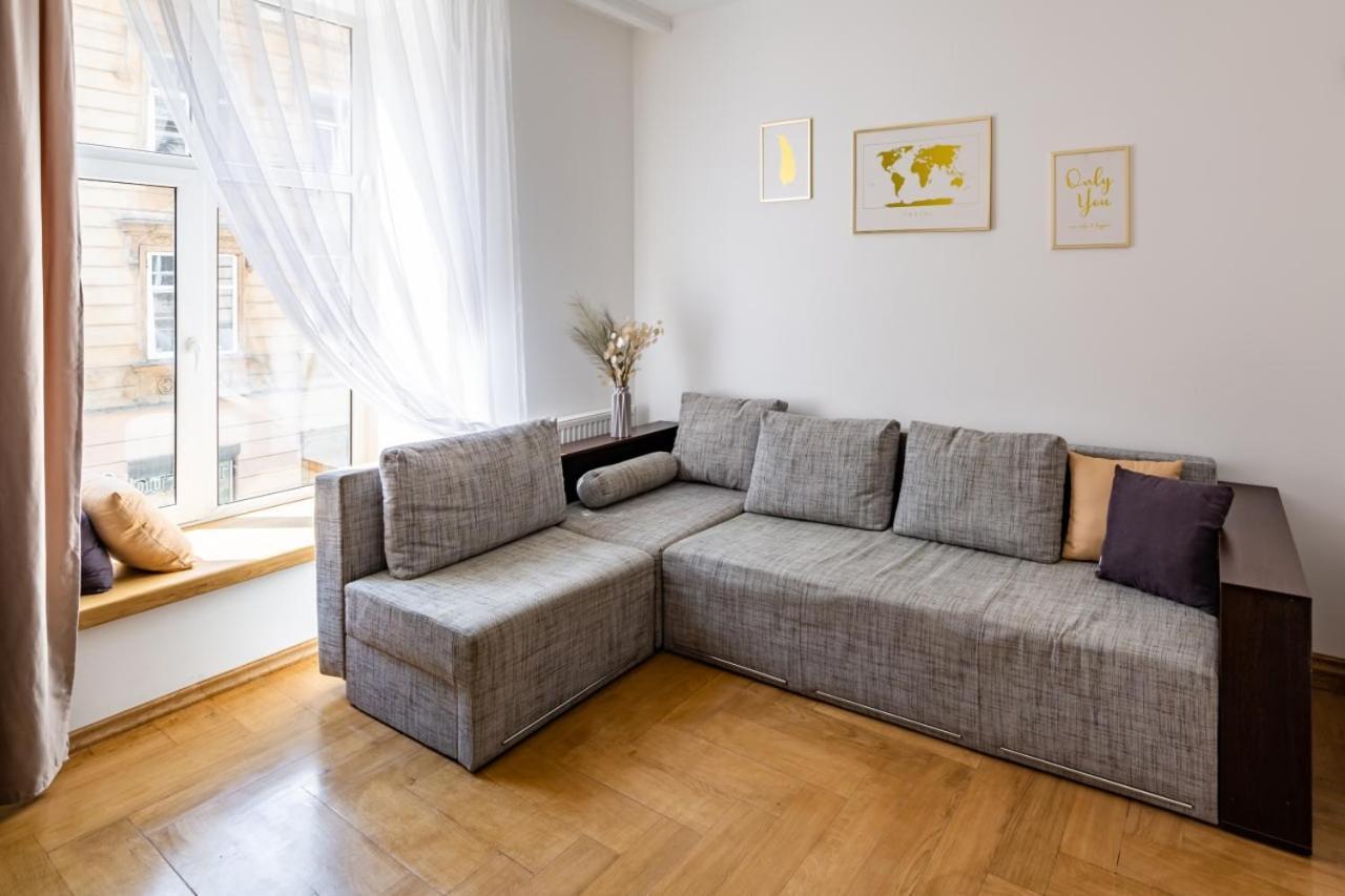 Three Bedroom Apartment On Rynok Square Lviv Exteriör bild